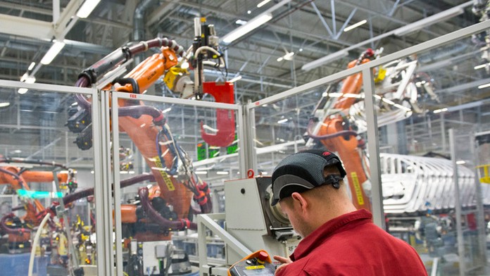 Karosáreň vozidiel v závode Volkswagen Slovakia v Bratislave. 