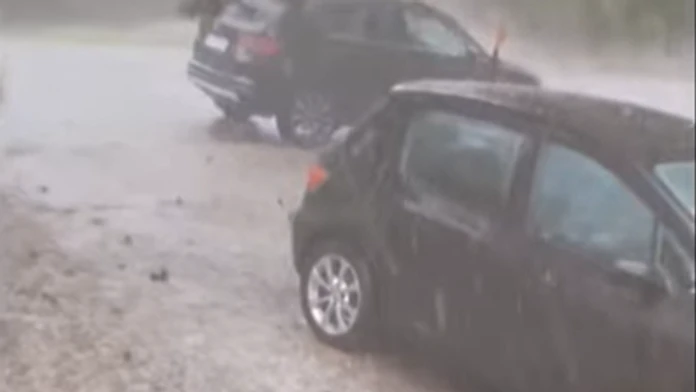VIDEO: Búrky už trápia viaceré časti Slovenska. Na juhu sa objavila supercela