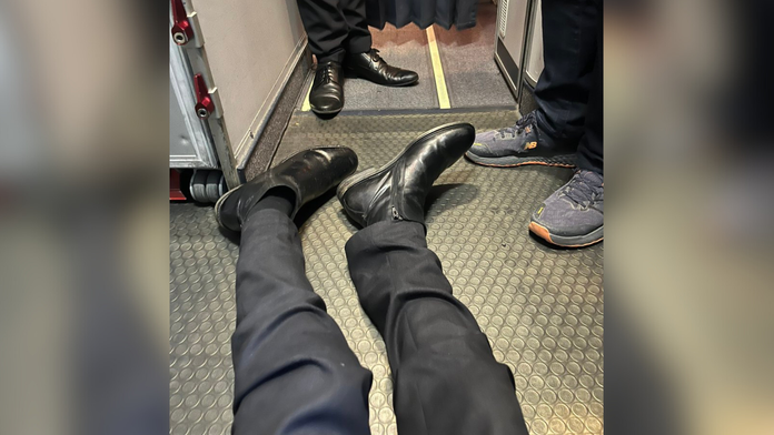 Reportér BBC sa podelil o nepríjemnú skúsenosť z letu poľskou aerolinkou