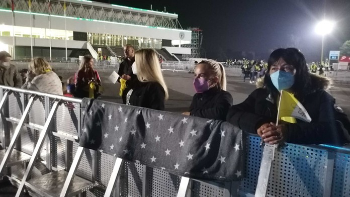 Do areálu pri Mestskej hale v Prešove začali už v noci púšťať prvých navštevníkov.