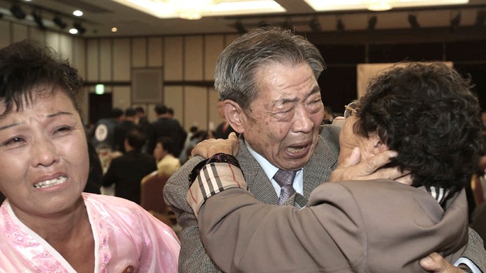 Juhokórejčan Min Ho-shik na stretnutí rozdelených kórejských rodín v severokórejskom stredisku Diamantová hora.