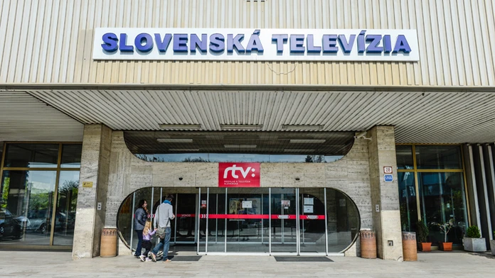Vchod do budovy RTVS v Mlynskej doline.
