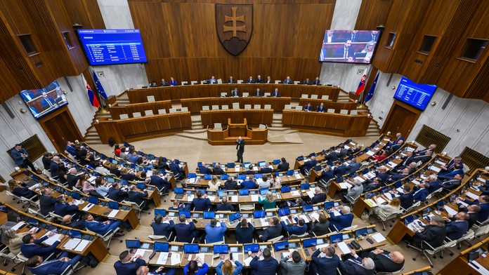 Nevídaná vec. Za opozičný návrh zahlasovali aj poslanci koalície