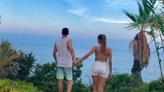 Romantika v raji. Marek Fašiang dovolenkuje s krásnou priateľkou