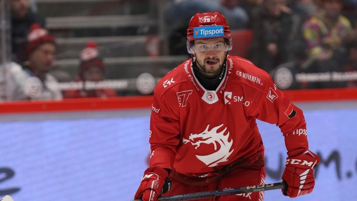 Třinec zvýšil náskok na čele, gólom prispel Hudáček. Škorvánek zažil nevydarený zápas