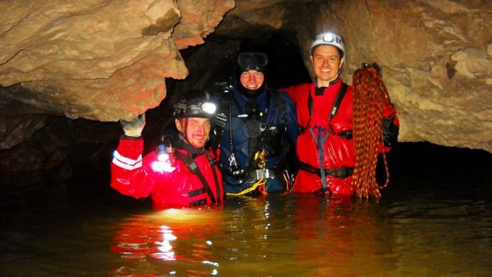Potápači v najhlbšej zatopenej jaskyni sveta.