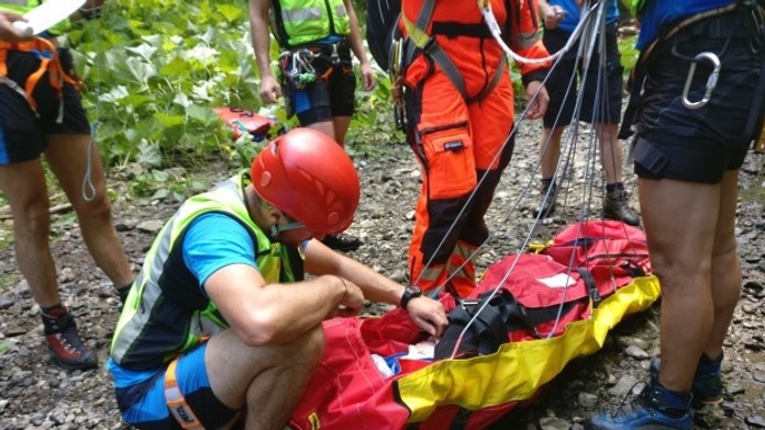 Chlapca transportovali do košickej nemocnice.