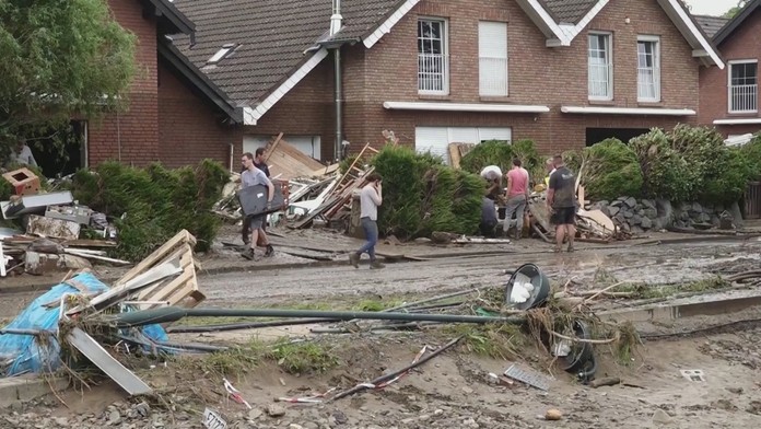 Po spustošených obciach chodia zlodeji, ktorí kradnú najmä kovy.