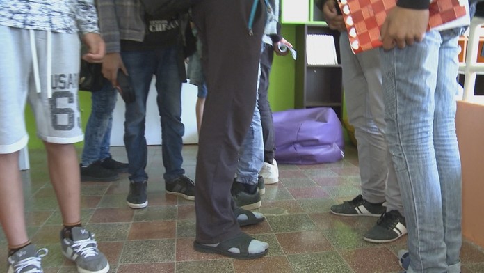 Ján Molnár cez telemost komunikuje so súdom.