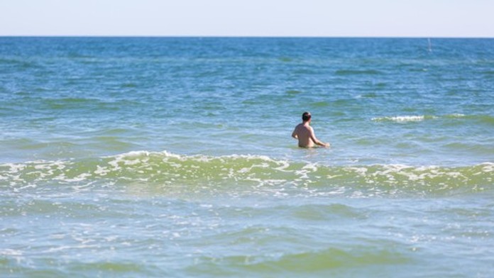 Letná dovolenka sa zmenila na tragédiu: Turista zomrel pri obyčajnom plávaní