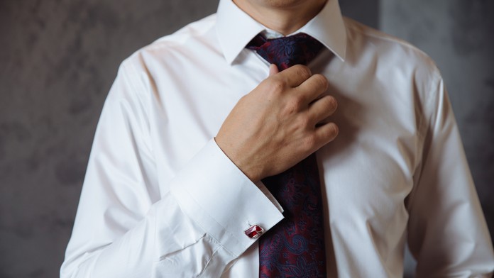 Taliban tvrdí, že kravaty sú symbolom kríža. Navrhuje ich zákaz