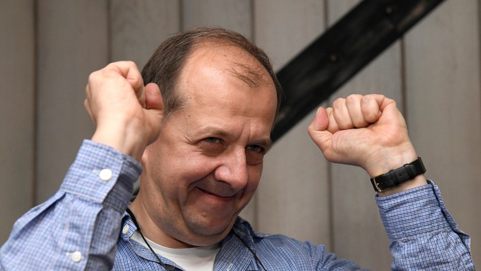 Kandidát na post primátora mesta Trenčín Richard Rybníček reaguje na priebežné výsledky vo svojom volebnom štábe.