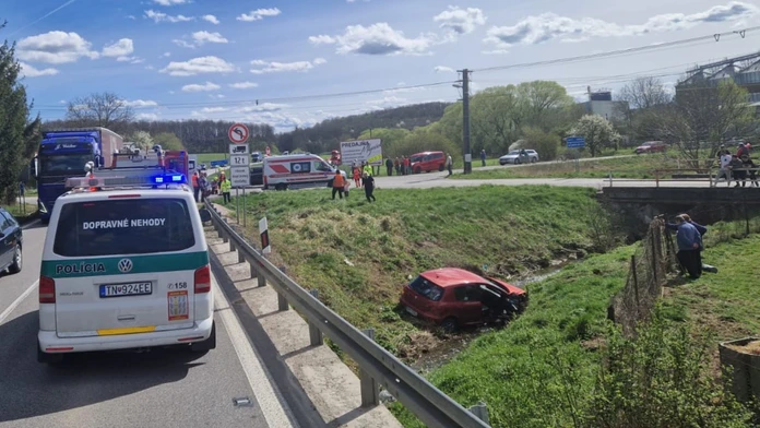 Dopravná nehoda pri obci Svinná. 