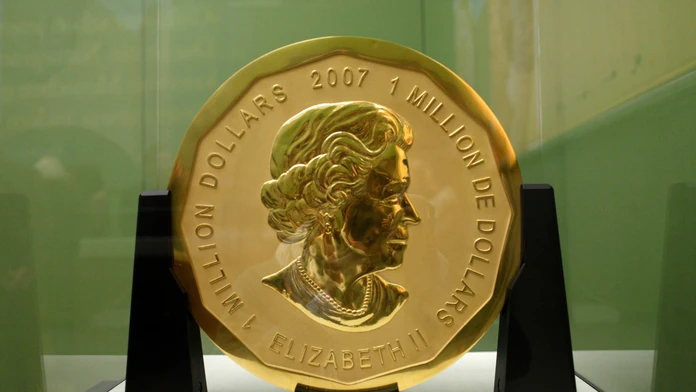 Na archívnej snímke z 12. decembra 2010 zlatá minca nazývaná Big Maple Leaf (Veľký javorový list) v Bodeho múzeu v Berlíne.