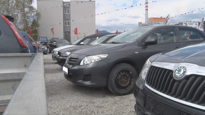 Nielen práčka či chladnička. Energetické štítky budú musieť mať podľa návrhu EÚ aj tieto autá