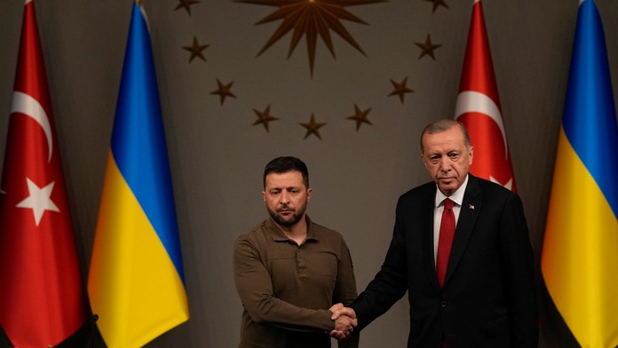 Erdogan podporuje vstup Ukrajiny do NATO. Zelenského však vyzval na mierové rokovania s Moskvou