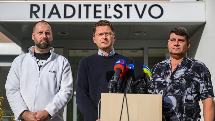 Predstavitelia LOZ zvažujú výpovede z nadčasov