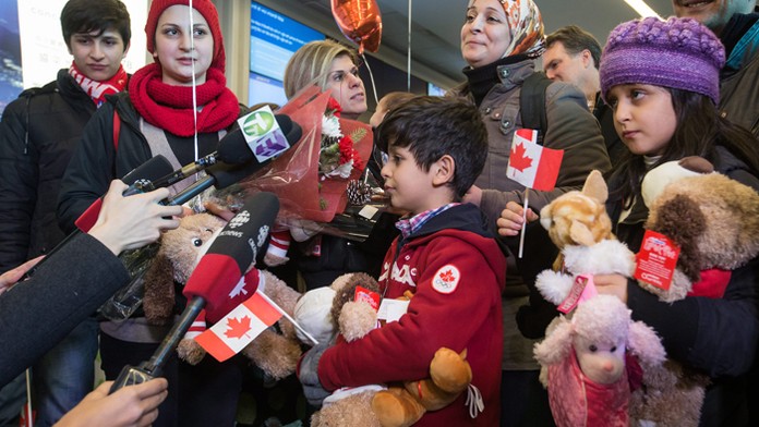 Rodina utopeného Tima Kurdi na letisku vo Vancouveri.