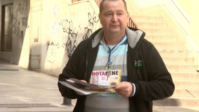 Bezdomovec Peter, ktorého predali v Británii.