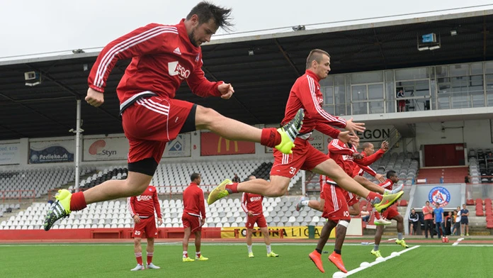 Tomáš Tatar netradične v kopačkách na tréningu AS Trenčín.