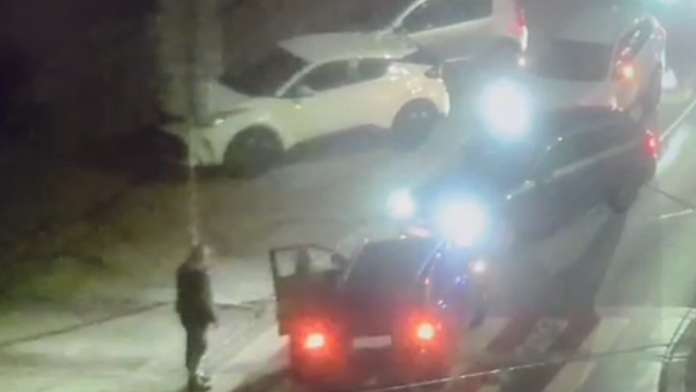 Na snímke zásah polície v Prievidzi, za volantom bol opitý muž.