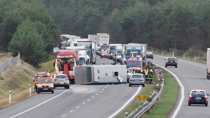 Nehoda mikrobusu na D2.