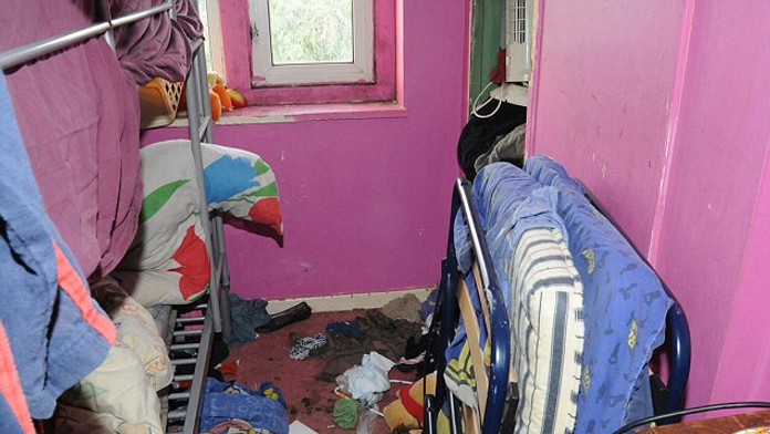 V takej špine držali päť detí