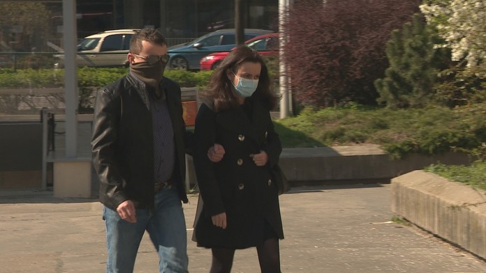 Policajti vo vyľudnenej Galérii Viktora Emmanuela II. v Miláne.