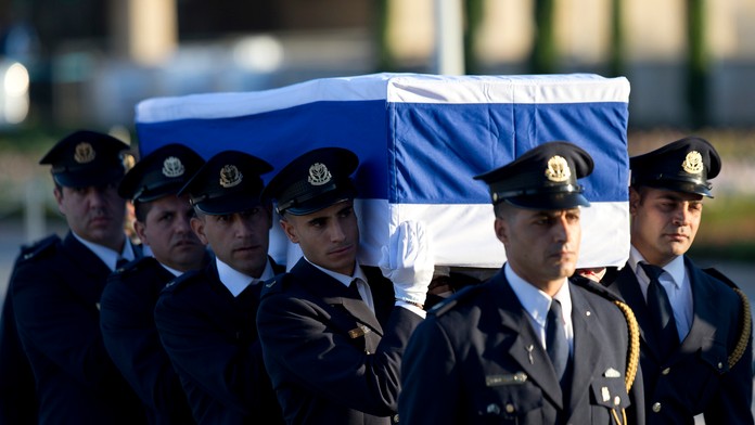 Izrael sa lúči so Šimonom Peresom, rakvu vystavili v Knesete