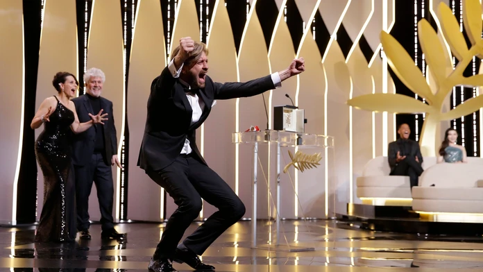 Režisér Ruben Östlund sa raduje po zisku Zlatej palmy za najlepší film The Square.