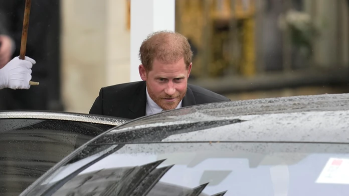 Princ Harry po korunovácii odišiel späť do USA. 