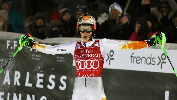 Alpská lyžiarka Petra Vlhová sa teší z triumfu v slalome Svetového pohára v Levi.