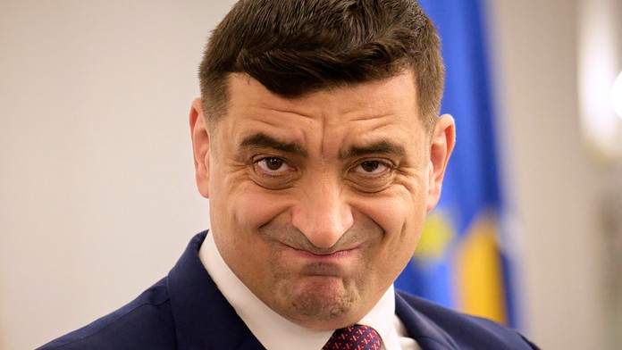 Spomínal dôkazy, no žiadne nepredložil. Rumunský ústavný súd zamietol žiadosť Simiona o anulovanie volieb