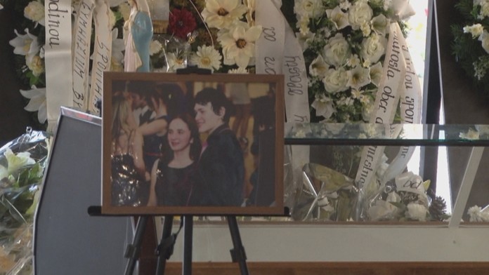 Kým doteraz sa hovorilo o jednej smrtiacej rane pre každého z nebohých, po pitve je to inak.