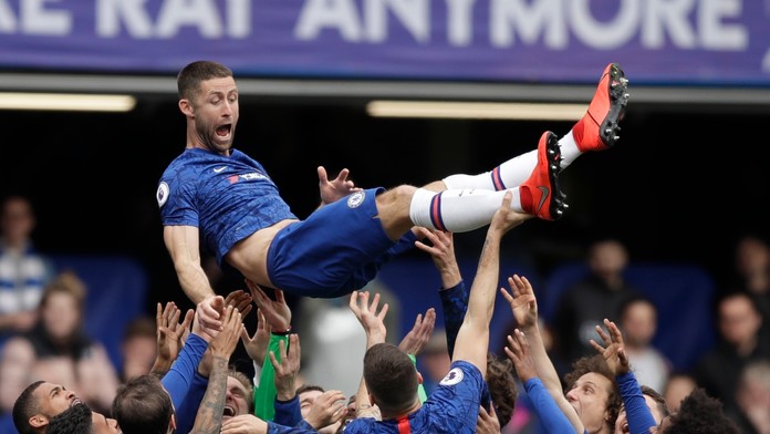 Lietadlo pri pristávaní podvozkom narazilo na dráhu.jpg