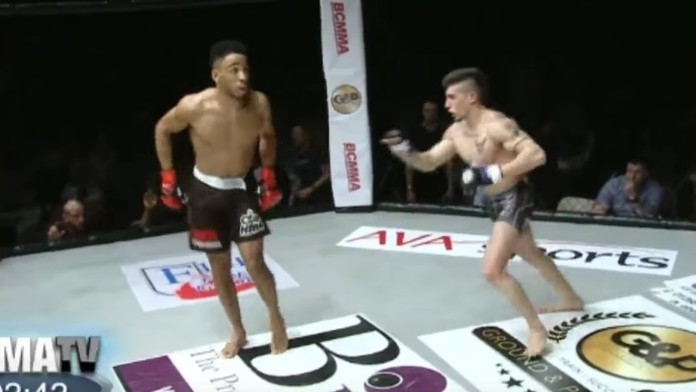 Zápasník si takto koledoval o K.O.