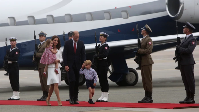 Kate a William sú už v Poľsku. Prišli aj s deťmi