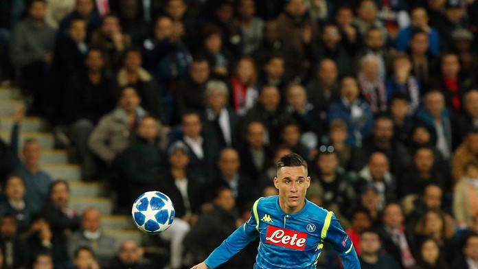 Jose Callejón z Neapola v zápase LM na pôde PSG.