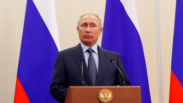 Ruský prezident Vladimir Putin počas tlačovej konferencie s fínskym prezidentom Sauli Niinistöm.