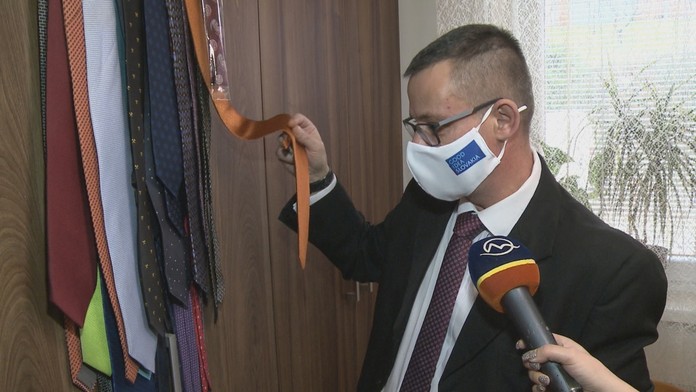 Peter Pošivák, zberateľ kravát politikov.