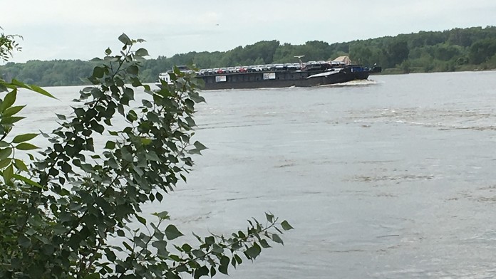 Na Dunaji sa zrazil remorkér s člnom