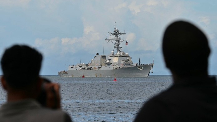 Demonštrácia sily Pentagónu: Americký torpédoborec zakotvil neďaleko pobrežia Venezuely