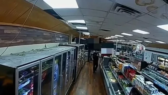 Kuriózna lúpež. Zlodej nič nevzal, objavili ho spiaceho v strope obchodu