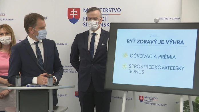 Igor Matovič predstavuje lotériu.
