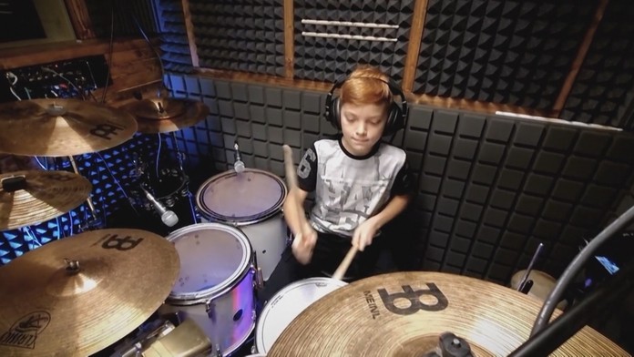 Roderikovi učarovala hudba. Už keď sme ho nakrúcali pred šiestimi rokmi, vždy mal v rukách hudobný nástroj. 