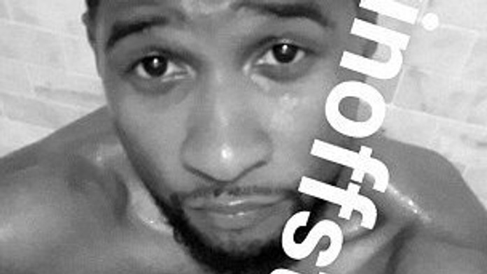 33A1345100000578-3564496-Just_the_tip_Usher_shared_a_naked_selfie_from_his_steam_room_on_-m-151_1461878105855.jpg
