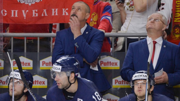 Tréner Zdeno Cíger a asistent Július Šupler.