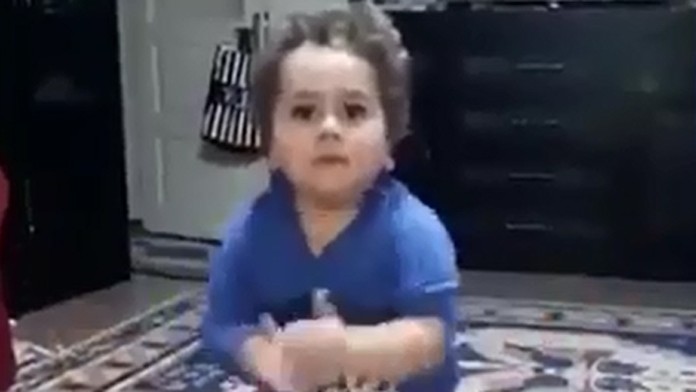 Rozkošný chlapec predviedol svoj fascinujúci tanec.