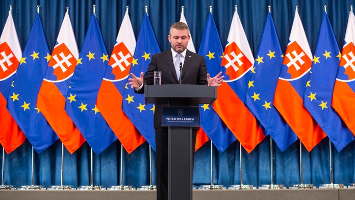 Lavína v nórskom mestečku Furugrenda.