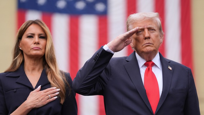 Americký prezident Donald Trump a prvá dáma USA Melania Trumpová sa účastnia na spomienkovej ceremónii vo Washingtone vo štvrtok 11. septembra 2025. 